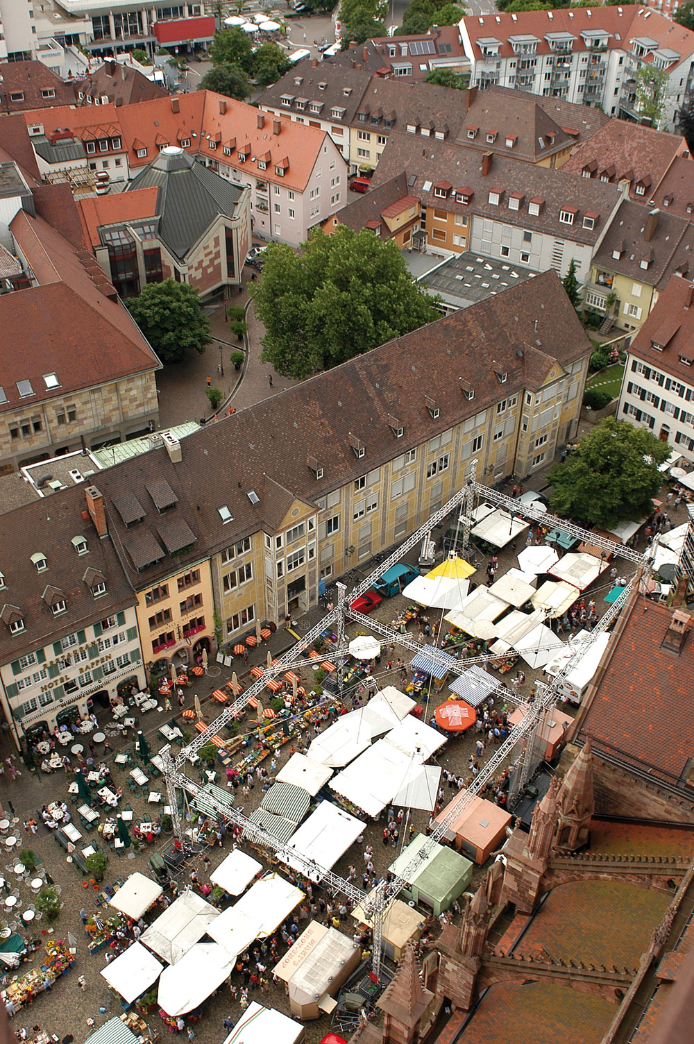 Freiburg Münsterplatz, PAN.OPTIKUM, Orpheus,